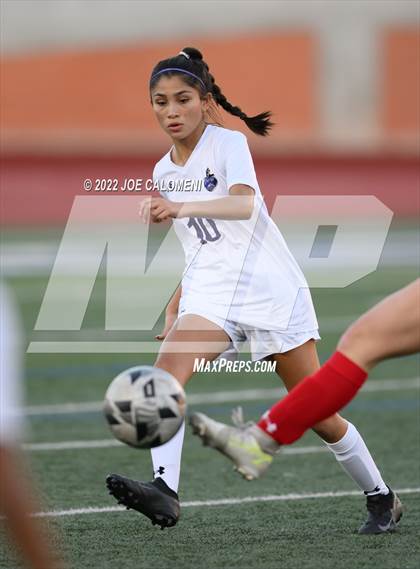 Thumbnail 2 in Lee Vs Warren (NEISD Soccer Showcase) photogallery.