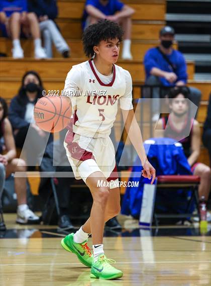 Thumbnail 3 in Oaks Christian vs Westlake photogallery.