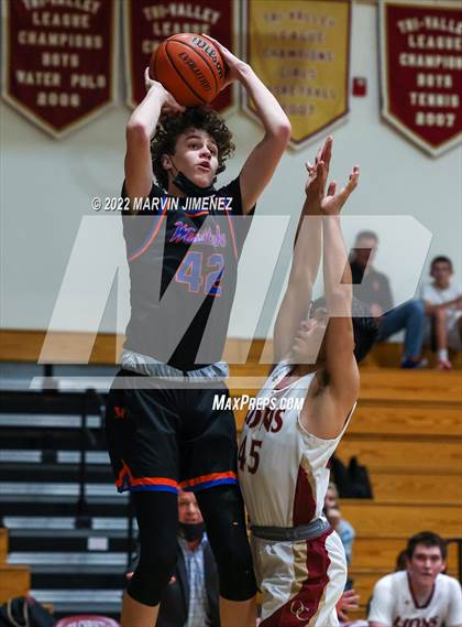 Thumbnail 3 in Oaks Christian vs Westlake photogallery.