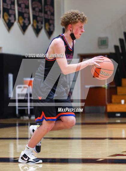 Thumbnail 3 in Oaks Christian vs Westlake photogallery.
