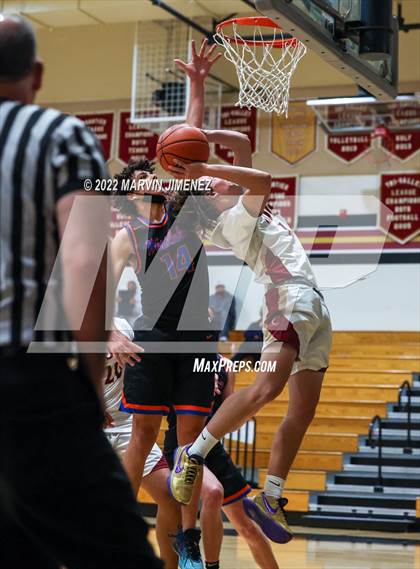 Thumbnail 3 in Oaks Christian vs Westlake photogallery.
