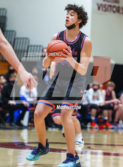 Thumbnail 2 in Oaks Christian vs Westlake photogallery.