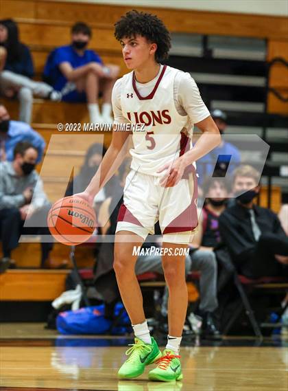 Thumbnail 2 in Oaks Christian vs Westlake photogallery.