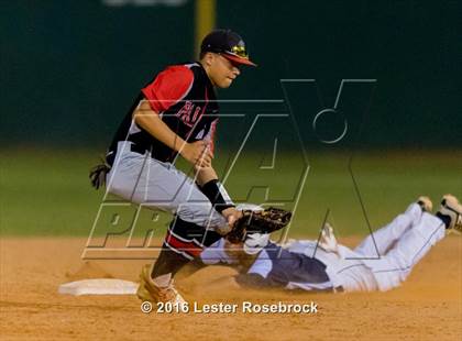 Thumbnail 1 in Stevens vs O'Connor photogallery.
