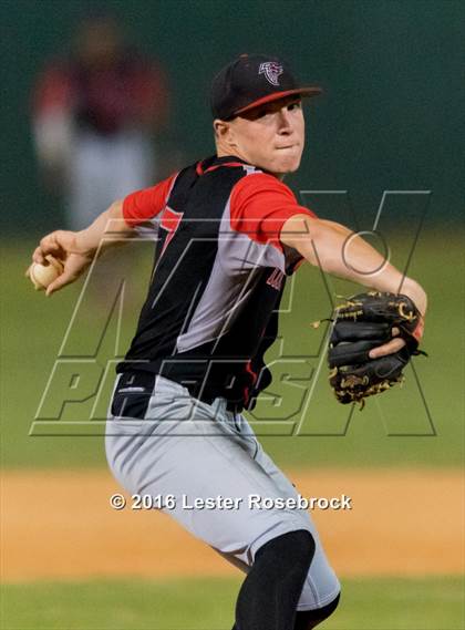 Thumbnail 3 in Stevens vs O'Connor photogallery.