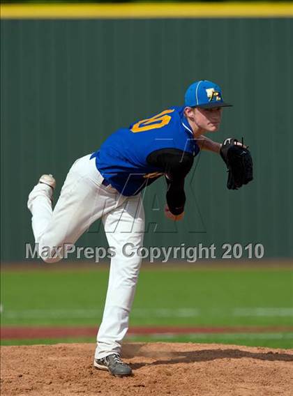 Thumbnail 1 in North Lamar vs. Kennedale (Texas 3A Region II Playoffs) photogallery.
