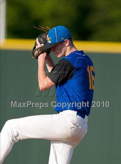 Thumbnail 2 in North Lamar vs. Kennedale (Texas 3A Region II Playoffs) photogallery.