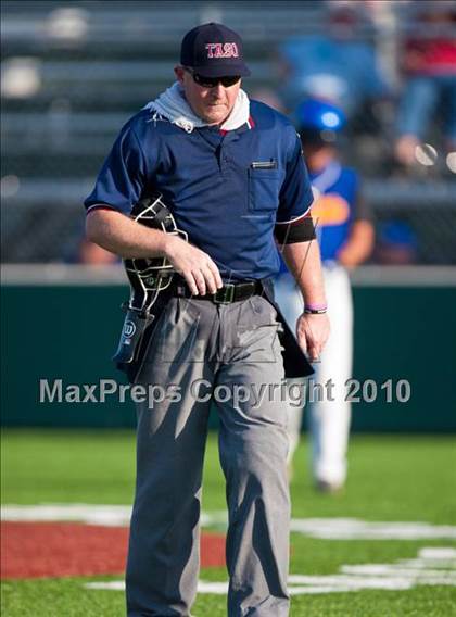 Thumbnail 3 in North Lamar vs. Kennedale (Texas 3A Region II Playoffs) photogallery.