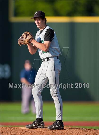 Thumbnail 1 in North Lamar vs. Kennedale (Texas 3A Region II Playoffs) photogallery.
