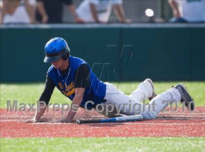 Thumbnail 3 in North Lamar vs. Kennedale (Texas 3A Region II Playoffs) photogallery.