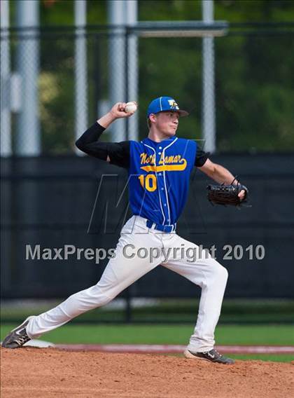 Thumbnail 3 in North Lamar vs. Kennedale (Texas 3A Region II Playoffs) photogallery.