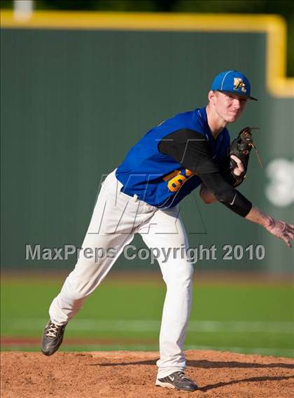 Thumbnail 2 in North Lamar vs. Kennedale (Texas 3A Region II Playoffs) photogallery.