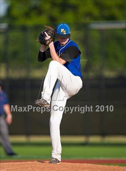 Thumbnail 1 in North Lamar vs. Kennedale (Texas 3A Region II Playoffs) photogallery.