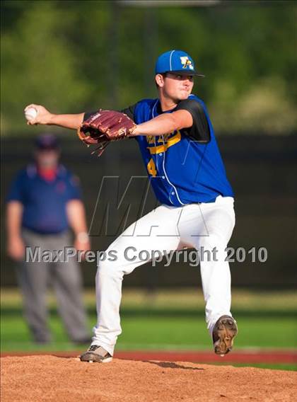 Thumbnail 3 in North Lamar vs. Kennedale (Texas 3A Region II Playoffs) photogallery.