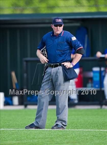 Thumbnail 1 in North Lamar vs. Kennedale (Texas 3A Region II Playoffs) photogallery.