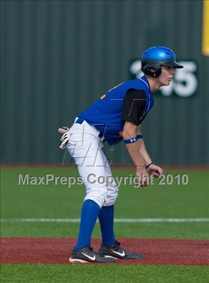 Thumbnail 3 in North Lamar vs. Kennedale (Texas 3A Region II Playoffs) photogallery.