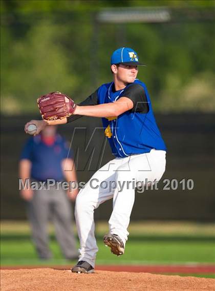Thumbnail 2 in North Lamar vs. Kennedale (Texas 3A Region II Playoffs) photogallery.