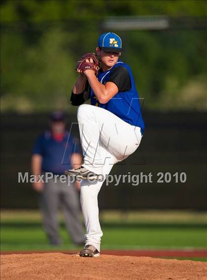 Thumbnail 3 in North Lamar vs. Kennedale (Texas 3A Region II Playoffs) photogallery.