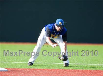 Thumbnail 3 in North Lamar vs. Kennedale (Texas 3A Region II Playoffs) photogallery.