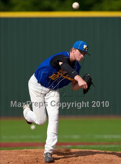Thumbnail 3 in North Lamar vs. Kennedale (Texas 3A Region II Playoffs) photogallery.