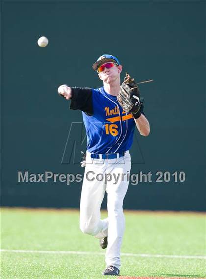 Thumbnail 1 in North Lamar vs. Kennedale (Texas 3A Region II Playoffs) photogallery.