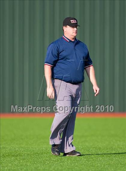 Thumbnail 1 in North Lamar vs. Kennedale (Texas 3A Region II Playoffs) photogallery.