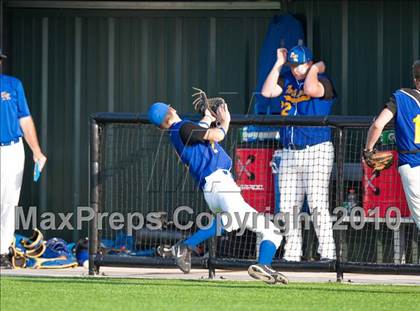 Thumbnail 2 in North Lamar vs. Kennedale (Texas 3A Region II Playoffs) photogallery.