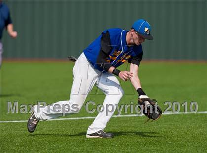 Thumbnail 1 in North Lamar vs. Kennedale (Texas 3A Region II Playoffs) photogallery.