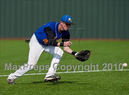 Thumbnail 3 in North Lamar vs. Kennedale (Texas 3A Region II Playoffs) photogallery.