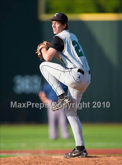 Thumbnail 1 in North Lamar vs. Kennedale (Texas 3A Region II Playoffs) photogallery.