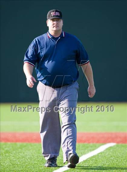 Thumbnail 2 in North Lamar vs. Kennedale (Texas 3A Region II Playoffs) photogallery.