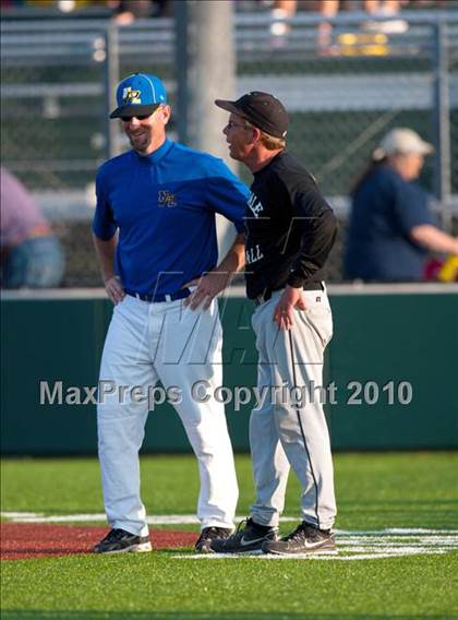 Thumbnail 1 in North Lamar vs. Kennedale (Texas 3A Region II Playoffs) photogallery.