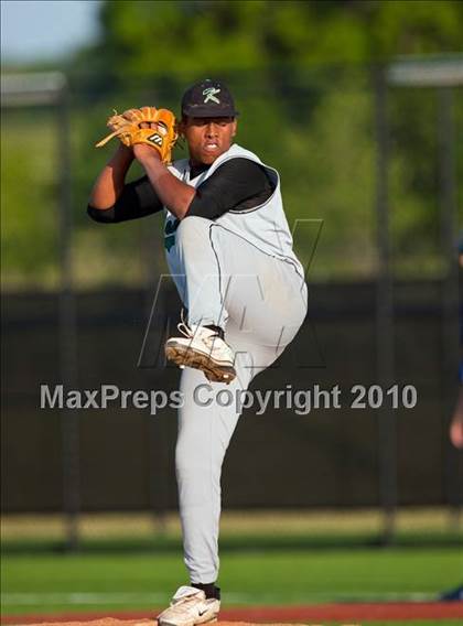 Thumbnail 2 in North Lamar vs. Kennedale (Texas 3A Region II Playoffs) photogallery.