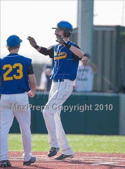 Thumbnail 3 in North Lamar vs. Kennedale (Texas 3A Region II Playoffs) photogallery.