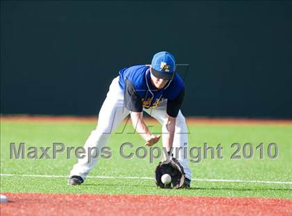 Thumbnail 1 in North Lamar vs. Kennedale (Texas 3A Region II Playoffs) photogallery.