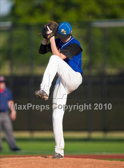 Thumbnail 3 in North Lamar vs. Kennedale (Texas 3A Region II Playoffs) photogallery.