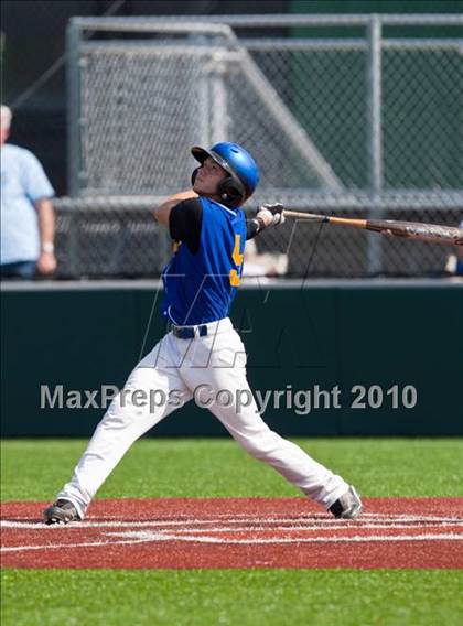 Thumbnail 2 in North Lamar vs. Kennedale (Texas 3A Region II Playoffs) photogallery.