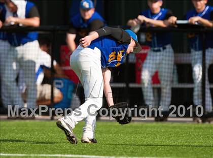 Thumbnail 2 in North Lamar vs. Kennedale (Texas 3A Region II Playoffs) photogallery.