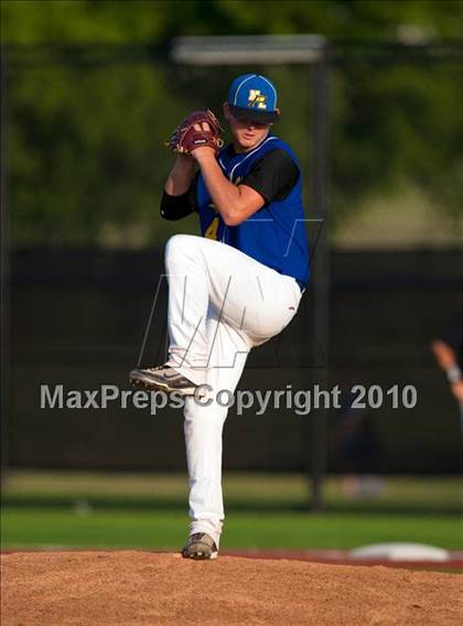 Thumbnail 3 in North Lamar vs. Kennedale (Texas 3A Region II Playoffs) photogallery.