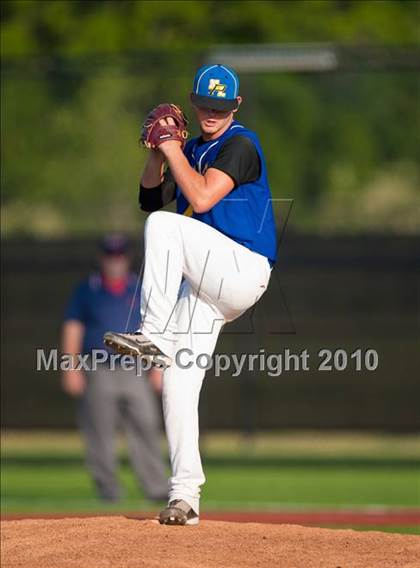 Thumbnail 2 in North Lamar vs. Kennedale (Texas 3A Region II Playoffs) photogallery.