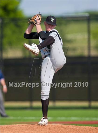 Thumbnail 2 in North Lamar vs. Kennedale (Texas 3A Region II Playoffs) photogallery.