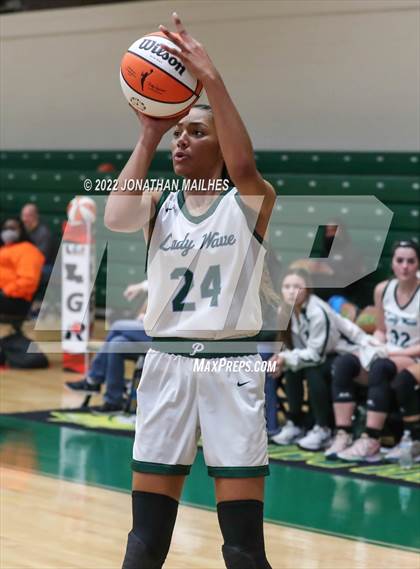 Thumbnail 3 in Ponchatoula vs Warren Easton (MLK Main Event) photogallery.