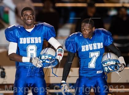Thumbnail 2 in Charlotte Catholic vs. Statesville (NCHSAA 3AA West Final) photogallery.
