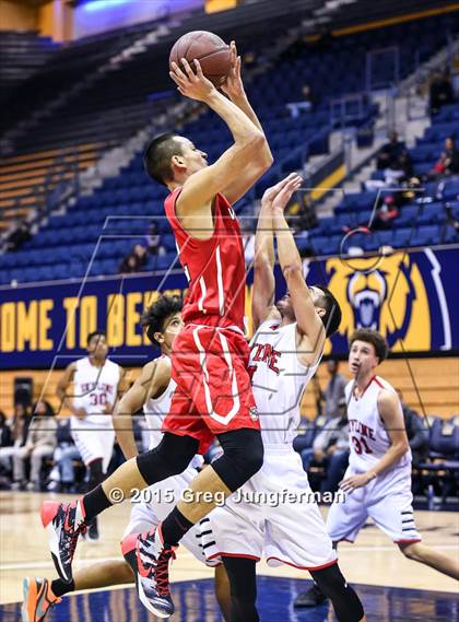 Thumbnail 3 in Skyline vs. Von Steuben (Oakland Legends Classic) photogallery.