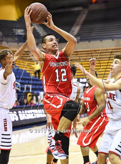 Thumbnail 2 in Skyline vs. Von Steuben (Oakland Legends Classic) photogallery.