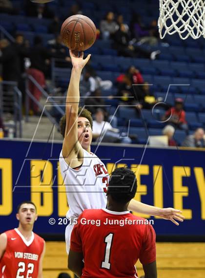 Thumbnail 3 in Skyline vs. Von Steuben (Oakland Legends Classic) photogallery.