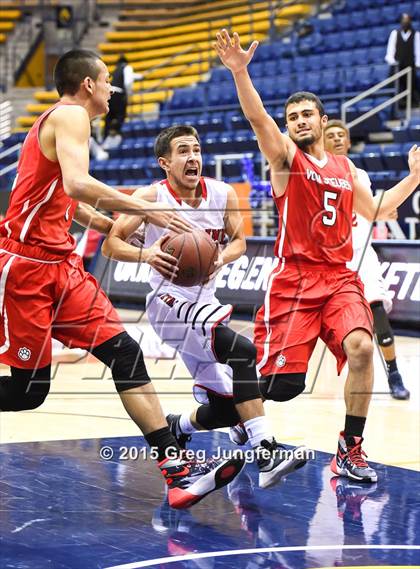 Thumbnail 2 in Skyline vs. Von Steuben (Oakland Legends Classic) photogallery.