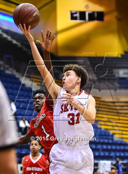 Thumbnail 3 in Skyline vs. Von Steuben (Oakland Legends Classic) photogallery.