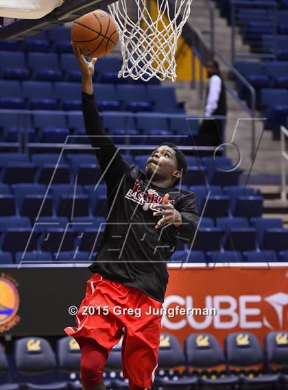 Thumbnail 2 in Skyline vs. Von Steuben (Oakland Legends Classic) photogallery.