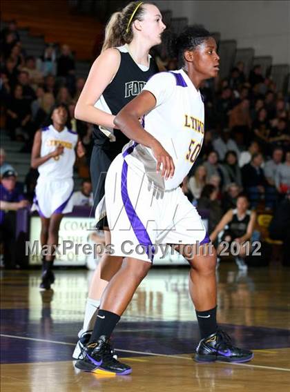 Thumbnail 1 in Lynwood vs. Foothill (CIF D2 SoCal Regional Playoffs) photogallery.
